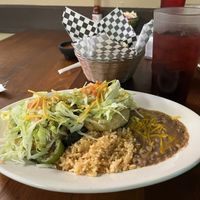 Vegan sopes with sautéed veggies, rice, beans, and agua de Jamaica.  #Veganuary at Cocina Michoacana in Oakdale