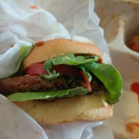 Experience Burger 🍔 at The Reizod Vegan Experience in Columbia