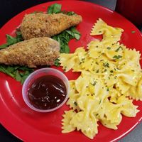 Fried Chicken and Mac and Cheese at The Reizod Vegan Experience in Columbia