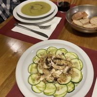 Carpaccio de calabacín y crema de guisantes  at Sarasate in Pamplona
