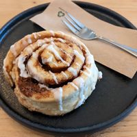 Cinnamon roll at YellowBird Coffee in Bremen