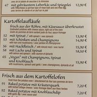 Auflauf auf der Karte + darüber Bratkartoffeln (tendenziell veganisierbar)  at Kartoffel Restaurant Kiste in Trier