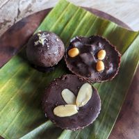 3 different desserts that can be ordered separately. One is with peanuts, another with cashew and the last with almonds at Pituq Cafe in 