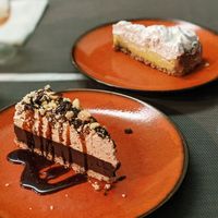 Snickers tart and merengue tart at Remedio Santo Campo Alegre in Porto