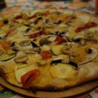 G12 Grillgenuss (vegan) (with vegan cream, courgette, mushrooms, grilled red pepper, grilled olives, and vegan cheese) at Flammerie Alt-Saarbrücken in Saarbrucken