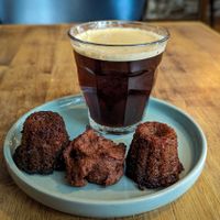 Café avec douceurs véganes 4€ (deux petits banana breads et un petit chose de pâte à cookie) at ChaCha in Nantes