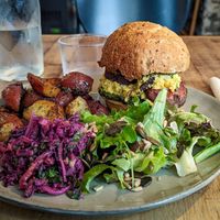 Chacha Burger 15€ (brouillard pleurotes et graines de lupin, rondelles de patate douce, crème de blette et graines de courges) le tout servi avec des pommes de terre grenailles  at ChaCha in Nantes