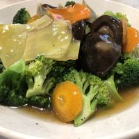Broccoli with mushrooms  at En Hui Vegetarian Food 恩惠素食 - Marsiling in North Singapore