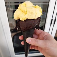 Dark chocolate and mango in "Oreo" cone (other cones are not vegan) at Gelateria e Panini Da Ros in Bremen