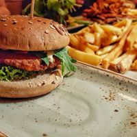 Kutcher Burger with 1 Pound Fries at Hans im Glück in Ingolstadt