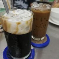 Kaffe Schwarz und mit Milch at Vietnamese Coffee & Noodle Soup in Siem Reap
