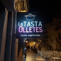 Front of the restaurant at La Tastaolletes in Valencia