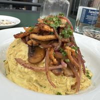 10/10 vegan cashew carbonara with mushrooms, tempeh and caramelized onions  at La Tastaolletes in Valencia