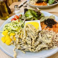 Full of wonderful flavours🌻🌻🌻🌻🌻  at La Tastaolletes in Valencia