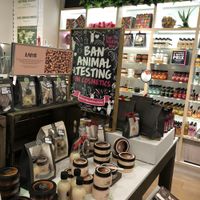 I love that body shop have always committed to being 100% cruelty free and promote this in their shops internationally at The Body Shop in Levallois-perret