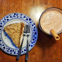 apple pie and cashew smoothie at And 유 (Yu) Cafe in Jeju