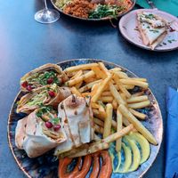 Shavarma Wrap Teller und Gemischter Teller at Bodhi in Mannheim