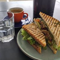  at hjá höllu in Grindavik