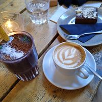 Banana cacao shake + vegan brownies at CT Coffee & Coconuts in Amsterdam