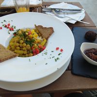 Chickpeas with curry, pineapple and rice. Onions and falafel as a side. Gluten free bread at Veganeeta Home in Balatonalmadi
