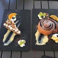 Cheesecake and cacao snail at Veganeeta Home in Balatonalmadi