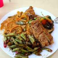 Long beans, mock chicken, chillies, tofu skin, tofu, veggies and curry, tomatoes, mushrooms, etc. at Tze Ern Vege Restaurant 慈恩素食 in Kuala Lumpur