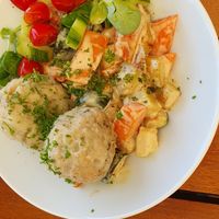 Lekker Semmelknödel mit Gemüse und Käsesosse at Gasthof Falkenhorst in Burig