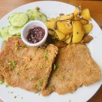 Veganes Schnitzel mit Preiselbeeren  at Gasthof Falkenhorst in Burig