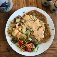 Schnitzel mit Paprika Rahmsauce und Bratkartoffeln  at Gasthof Falkenhorst in Burig
