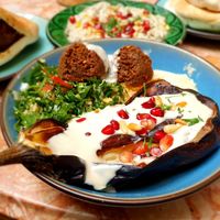 Aubergine grillée avec houmous et taboulé at Levantine in Paris