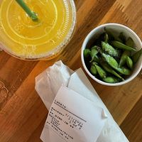 edamames, bebida carbonatada y burrito at Jaburritos in Las Vegas