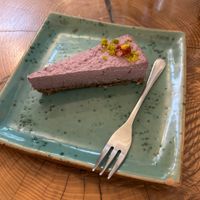 Heidelbeer Dattel Raw Cake 4,20€  at Schadzi Cafe in Linz