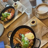 English Breakfast, Hafer-Cappuchino und Kakao  at Vrohstoff in Wurzburg