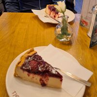 Veganer New York Cheese Cake at Roseli Cafe Bar in Frankfurt