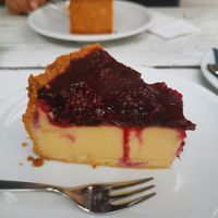 Vegan New York cheesecake at Roseli Cafe Bar in Frankfurt