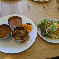 Three vegan Curries and salad at Nataraj - Harajuku Omotesando in Tokyo