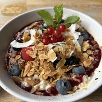 
Peanutbutter & Jelly Oats 13,50€
Chocolate paste 1€
  at Blackbird in Bruges