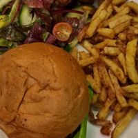 Cheeseburger and chips at The 78 in Glasgow