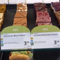 raw petites by trivitys (vegan restaurant in berlin) at denn's Biomarkt - Bruhl in Leipzig