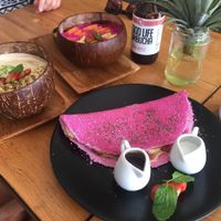 vegan smoothie bowls and tapioca wrap at Rosella in Pecatu