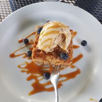 Pear and applecake with maple syrup amd caramel icecream at Ctyri Sestry in Kutna Hora