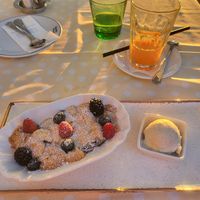 Pfirsich Crumble vegan at Gasthof Seewirt in Podersdorf Am See