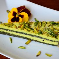 Lemon pistachio raw vegan cake at Pofta de Verde in Constanta
