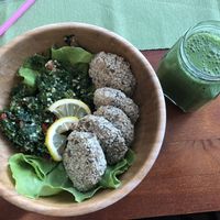 Lentil patty salad  at Pofta de Verde in Constanta