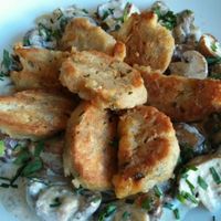 Angebräunte Knödel mit Rahm-Champignon Sauce at Schmeckerling in Munich