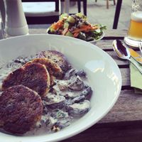 Semmelknödel in Schwammerlsauce at Schmeckerling in Munich