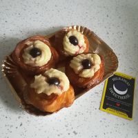Zeppole di San Giuseppe at Milkaway in Naples