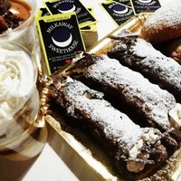 Cannoli, Golosini, Sfogliatelle 🖤💛 at Milkaway in Naples