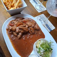 Vegan stew with fries and salad at Brouwerij Het Anker in Mechelen