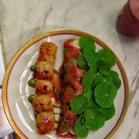 Tiras de sandía en leña y yuquitas at Casa Lėlytė in Bogota